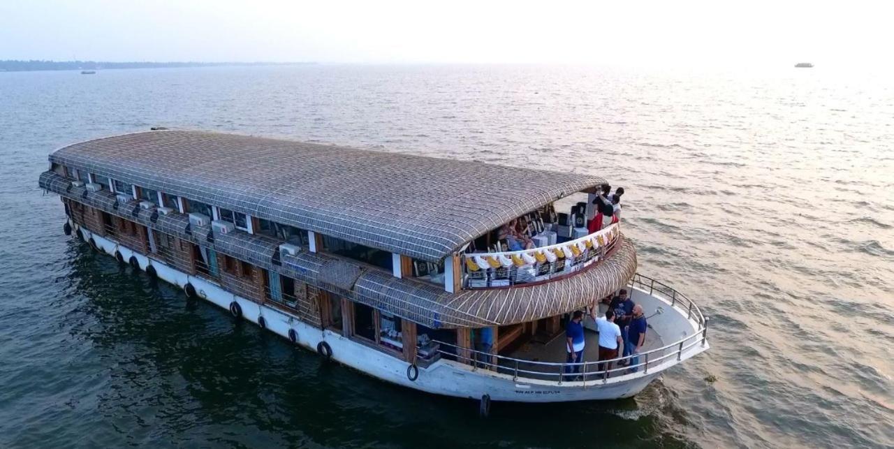 Готель Cosy Premium Houseboats Alappuzha Екстер'єр фото