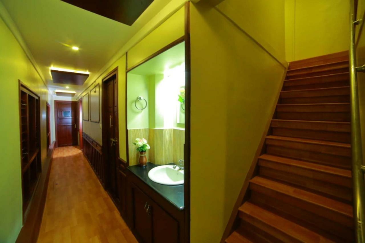 Готель Cosy Premium Houseboats Alappuzha Екстер'єр фото