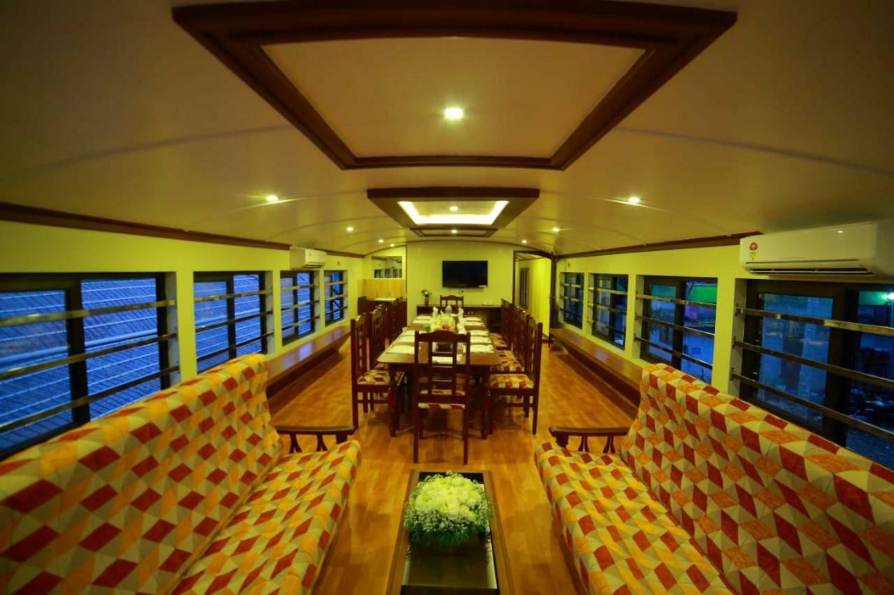Готель Cosy Premium Houseboats Alappuzha Екстер'єр фото