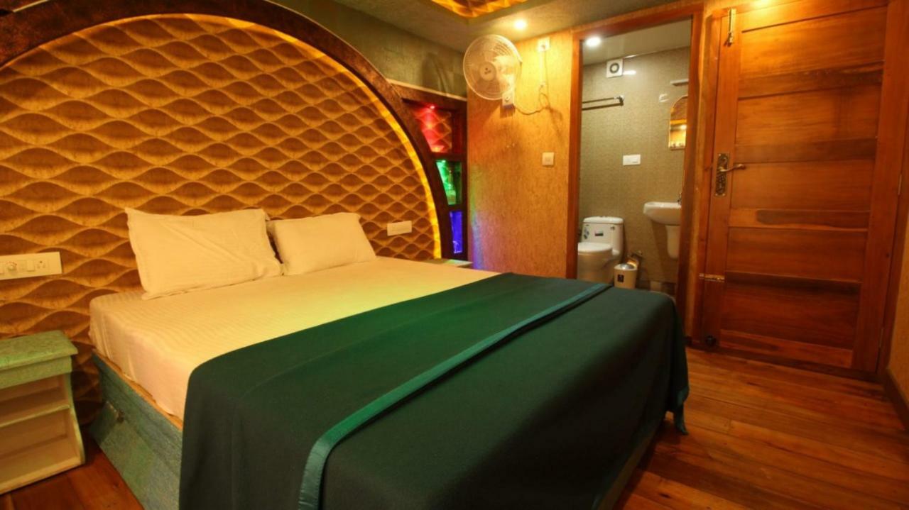 Готель Cosy Premium Houseboats Alappuzha Екстер'єр фото