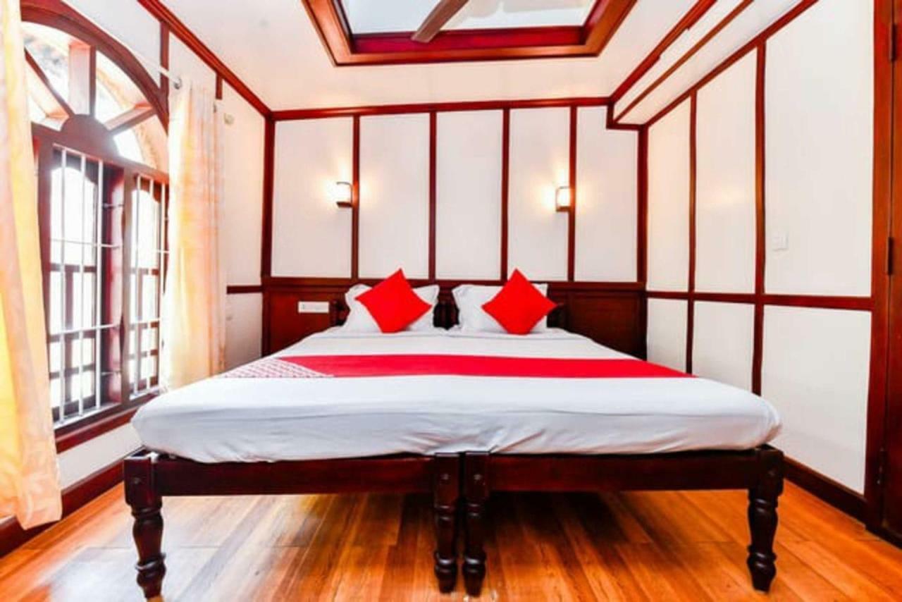 Готель Cosy Premium Houseboats Alappuzha Екстер'єр фото