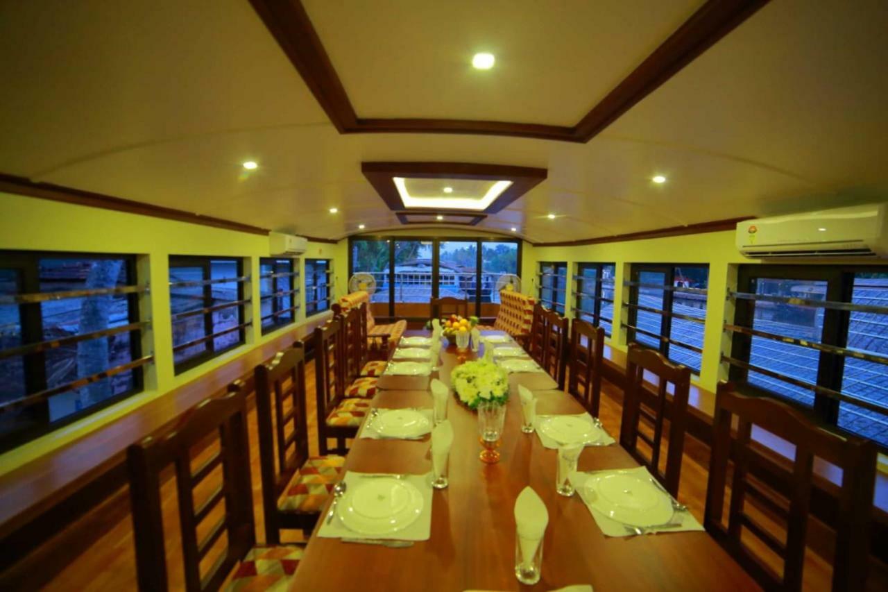 Готель Cosy Premium Houseboats Alappuzha Екстер'єр фото
