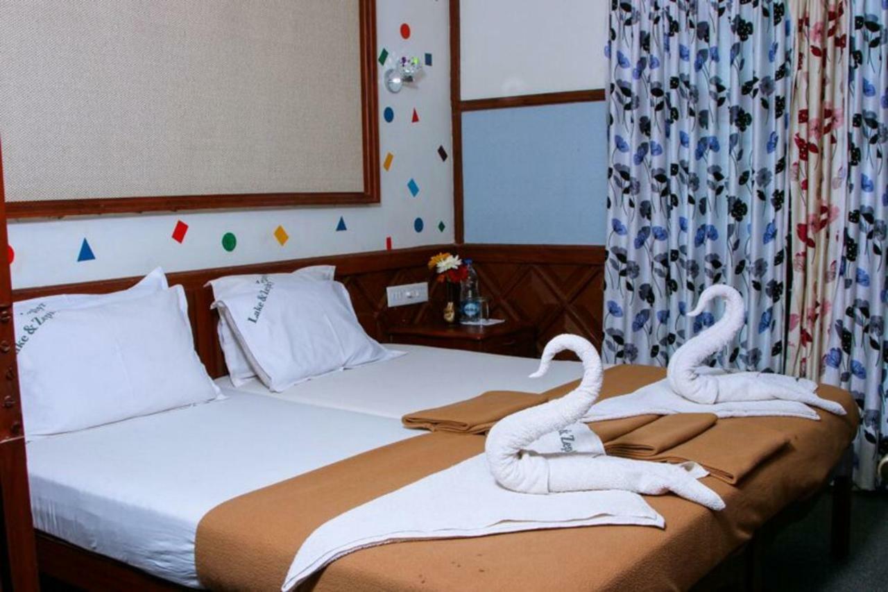 Готель Cosy Premium Houseboats Alappuzha Екстер'єр фото